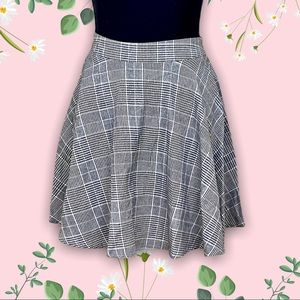 Black and White Plaid A-Line Circle Mini Skirt-Size Small / Women’s Sz 4